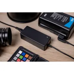 Ładowarka Newell D-Tap 16,8 V 4 A do akumulatorów V-mount