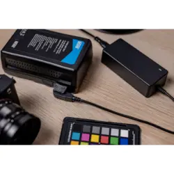 Ładowarka Newell D-Tap 16,8 V 4 A do akumulatorów V-mount