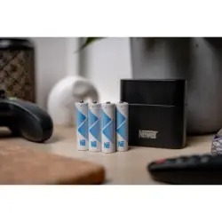 Ładowarka 4-kanałowa Newell do akumulatorów Li-ion + 4 akumulatory Li-ion AA 1,5 V 2200 mAh