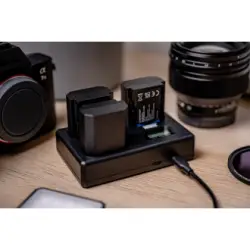 Ładowarka trójkanałowa Newell TT-USB-C do akumulatorów NP-FZ100 do Sony