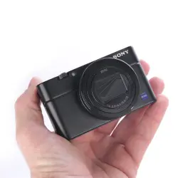 Używany aparat Sony RX100 VII (2941179-J), klatka SmallRig, oryginaly futerał, ładowarka, dodatkowy akumulator Sony