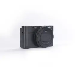 Używany aparat Sony RX100 VII (2941179-J), klatka SmallRig, oryginaly futerał, ładowarka, dodatkowy akumulator Sony