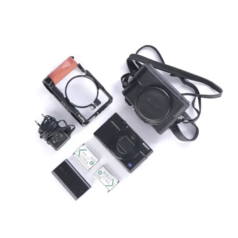 Używany aparat Sony RX100 VII (2941179-J), klatka SmallRig, oryginaly futerał, ładowarka, dodatkowy akumulator Sony
