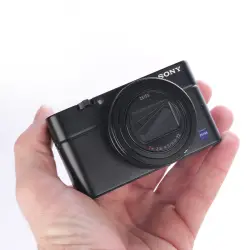 Używany aparat Sony RX100 VII (2941179-J), klatka SmallRig, oryginaly futerał, ładowarka, dodatkowy akumulator Sony