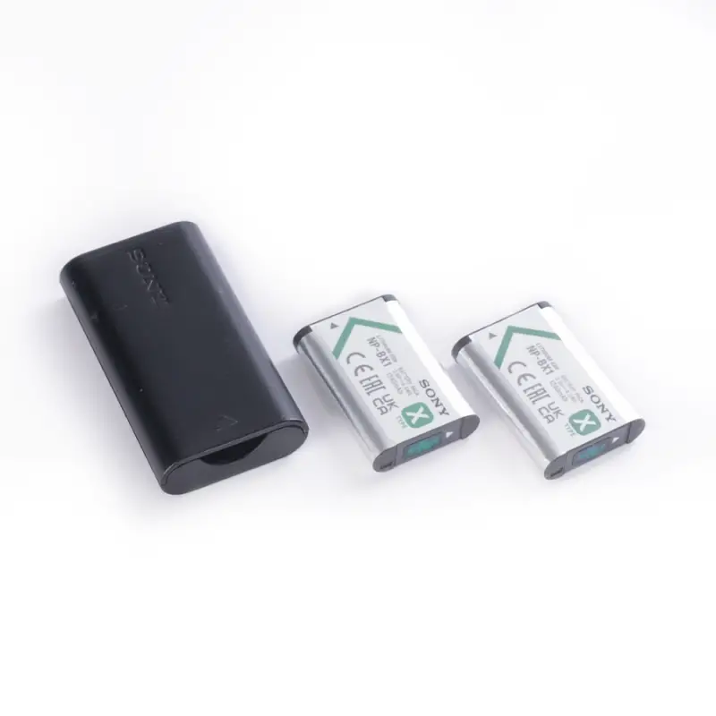 Używany aparat Sony RX100 VII (2941179-J), klatka SmallRig, oryginaly futerał, ładowarka, dodatkowy akumulator Sony