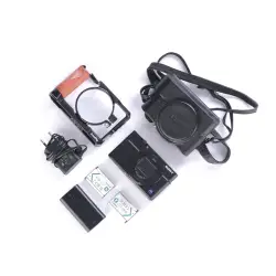 Używany aparat Sony RX100 VII (2941179-J), klatka SmallRig, oryginaly futerał, ładowarka, dodatkowy akumulator Sony