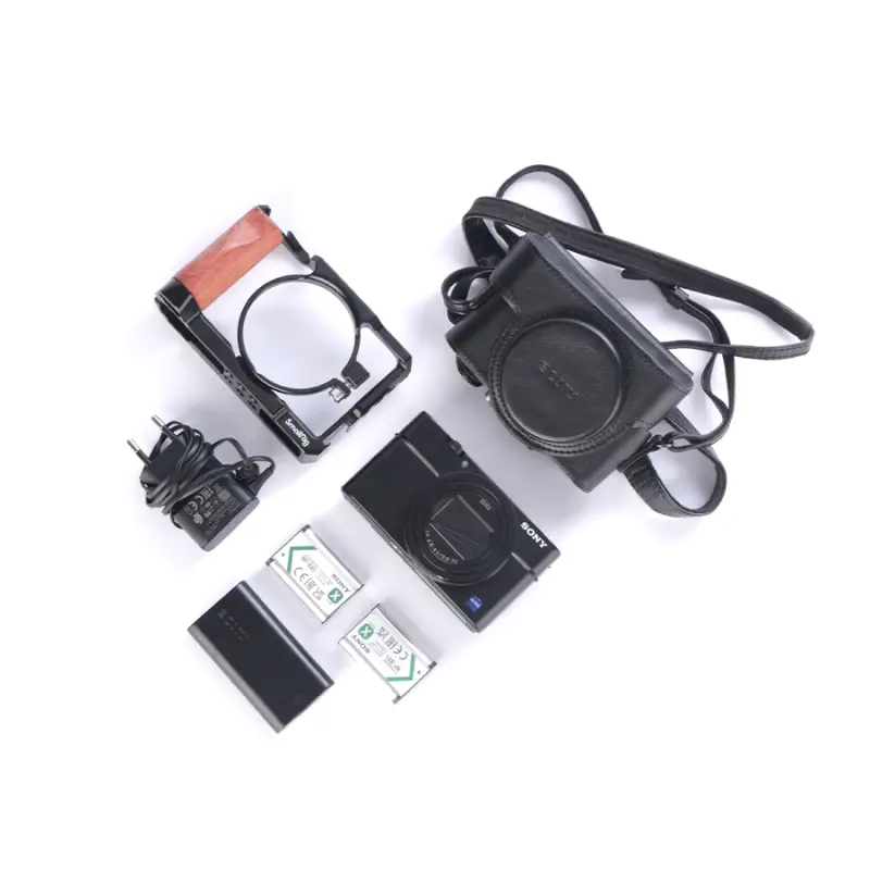 Używany aparat Sony RX100 VII (2941179-J), klatka SmallRig, oryginaly futerał, ładowarka, dodatkowy akumulator Sony
