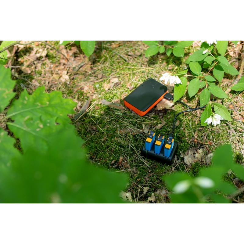 Ładowarka trójkanałowa Newell SDC-USB do akumulatorów AABAT-001 do GoPro