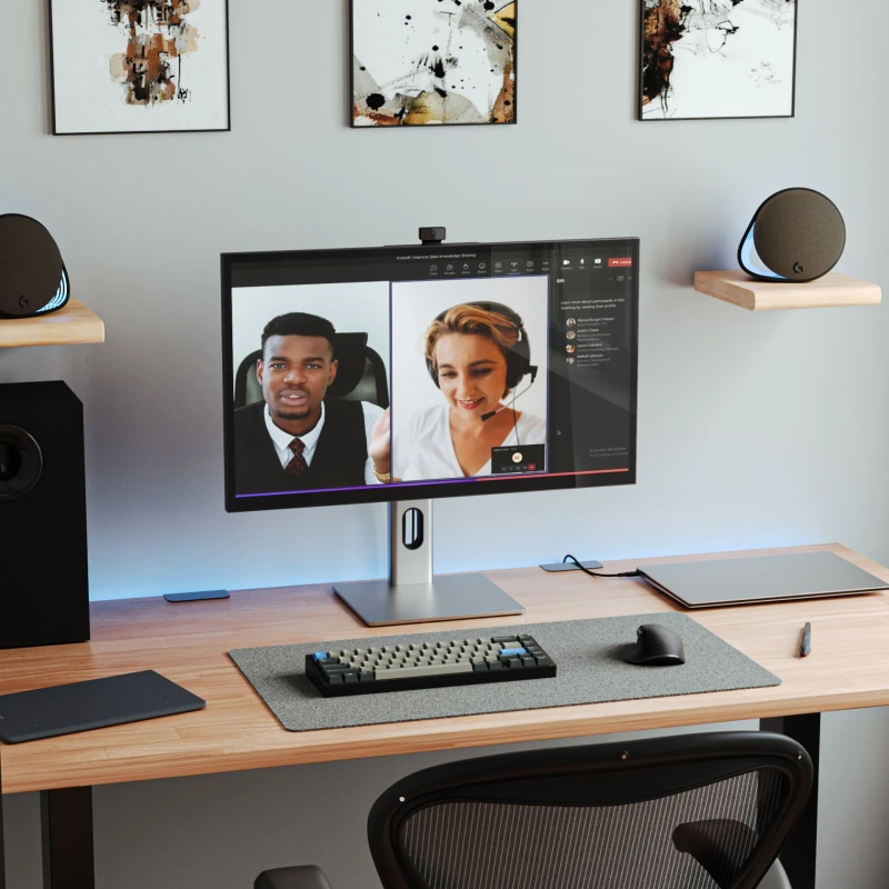 Monitor Alogic Clarity Pro 27  UHD 4K Monitor with 65W + 8MP Webcam