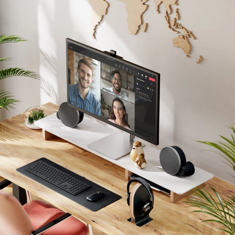 Monitor Alogic Clarity Pro Max 32  UHD 4K Monitor with 65W + 8MP Webcam