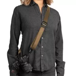 Pasek na szyję lub ramię SLIDE LITE COYOTE v3 do lekkich aparatów