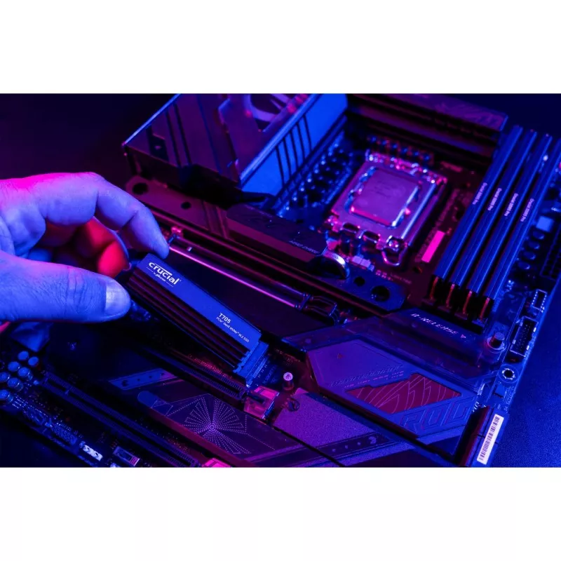 Crucial T705 with heatsink   4TB PCIe Gen5 NVMe M.2 SSD