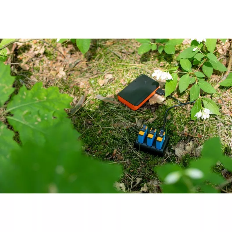 Ładowarka trójkanałowa Newell SDC-USB do akumulatorów AABAT-001 do GoPro