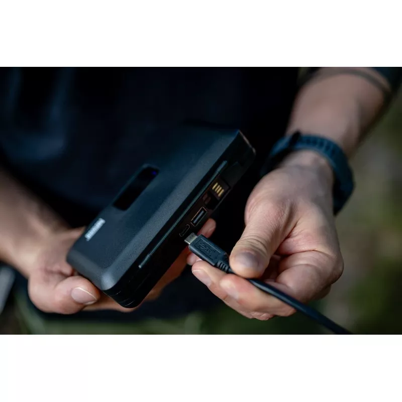 Ładowarka dwukanałowa Newell LCD z funkcją power banku i czytnikiem kart SD do akumulatorów LP-E6...