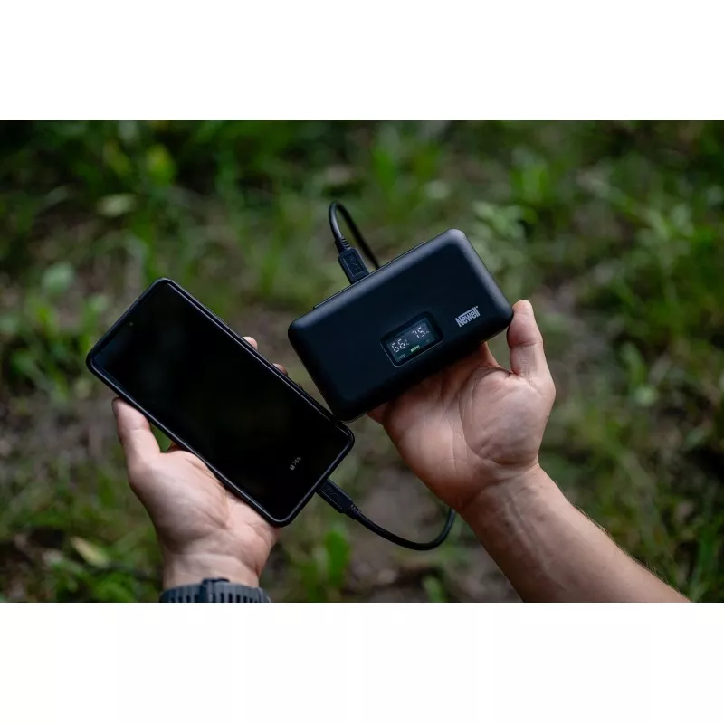 Ładowarka dwukanałowa Newell LCD z funkcją power banku i czytnikiem kart SD do akumulatorów NP-FZ...