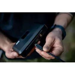 Ładowarka dwukanałowa Newell LCD z funkcją power banku i czytnikiem kart SD do akumulatorów NP-FW...