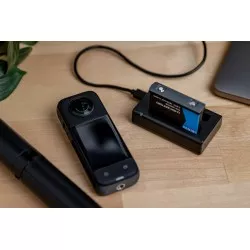 Ładowarka dwukanałowa Newell SDC-USB do akumulatorów One X3 do Insta360