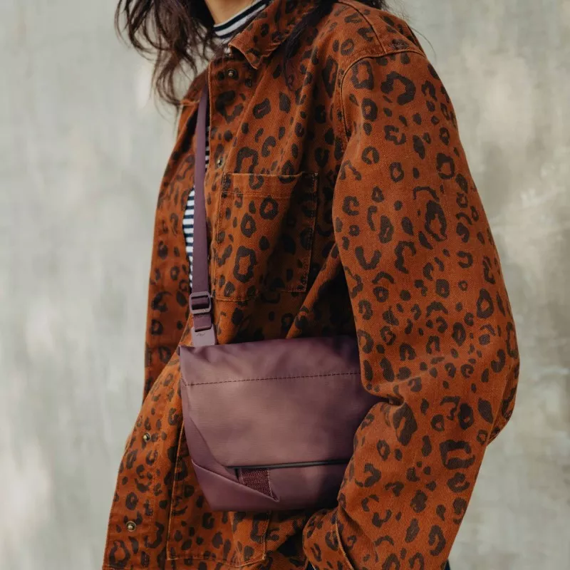 Peak Design Field Pouch Eclipse v2 - fioletowa z paskiem