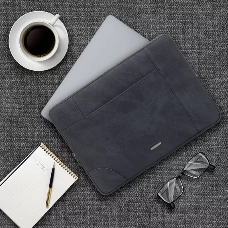 Rivacase 8905 Laptop Sleeve 15.6  black