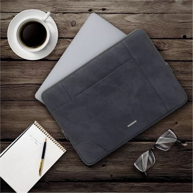 Rivacase 8905 Laptop Sleeve 15.6  black