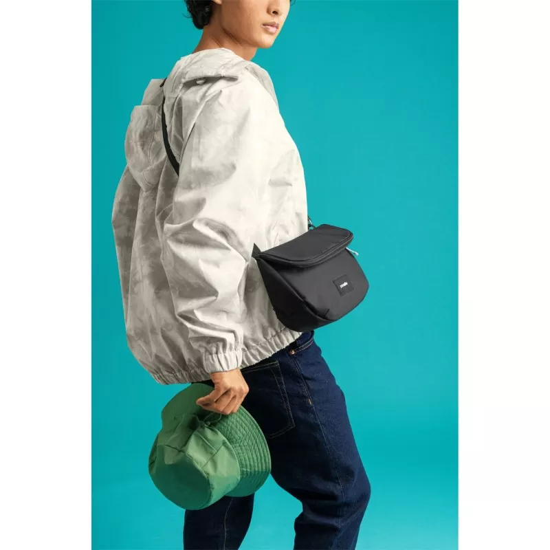 Pacsafe GO Saddle Crossbody schwarz