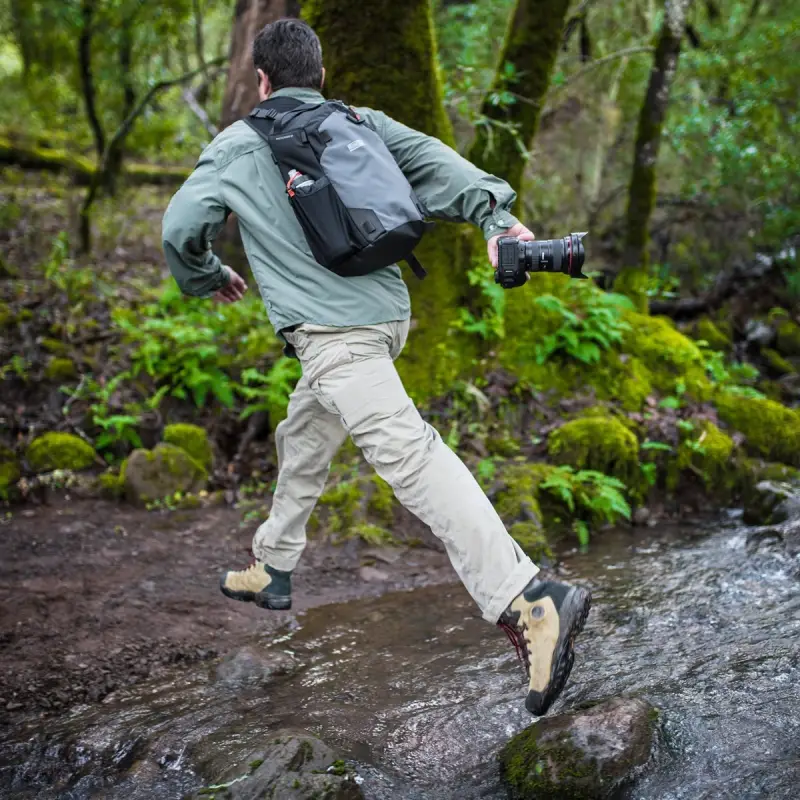 ThinkTank PhotoCross 10 Carbon Grey