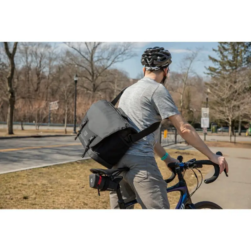 Tenba DNA 16 DSLR Messenger Black