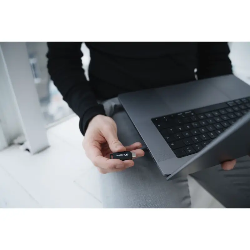 Verbatim Retractable        32GB USB 3.2 Gen 1 USB-C