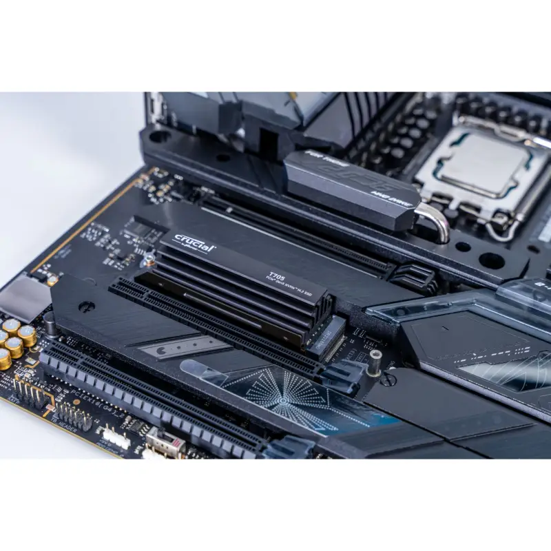 Crucial T705 with heatsink   4TB PCIe Gen5 NVMe M.2 SSD