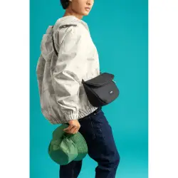 Pacsafe GO Saddle Crossbody schwarz