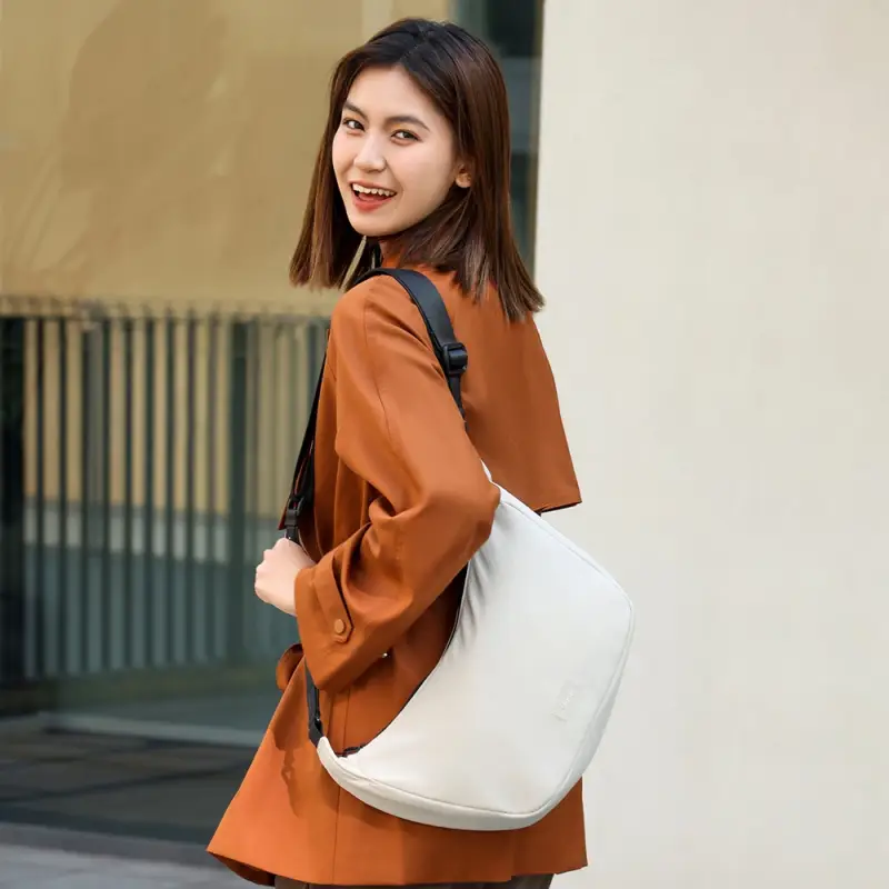 Torba fotograficzna Ulanzi Sling Halfmoon Crossbody Light Gray