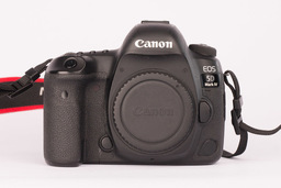 Używany aparat Canon 5d Mark IV- sn: 033022003637